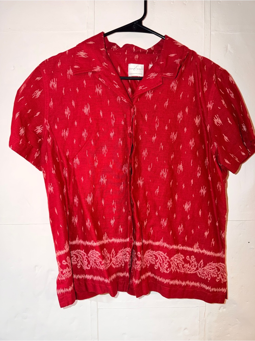 Emma James by Liz Claiborne Red Patterned Short Sleeve Button Front Blouse
